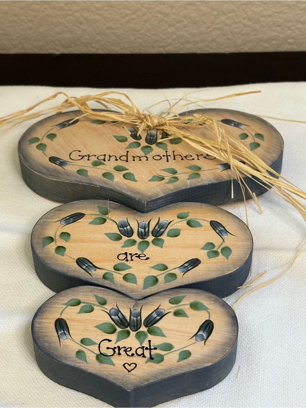 Hand-Painted Heart Plaque - Grandmothers Are Great - Rustic Wood (Natural/Green)
